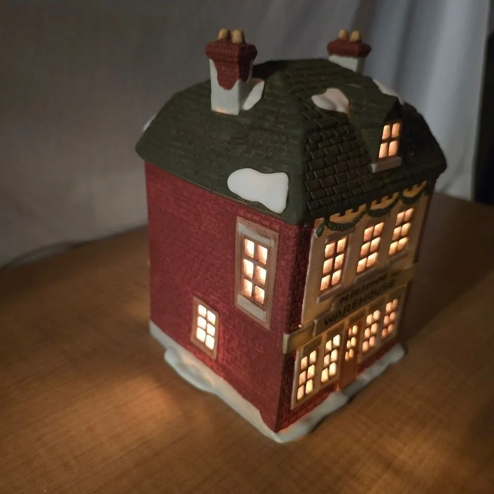 Department 56 FEZZIWIG'S‎ WAREHOUSE Heritage Dickens' Village Series Retired